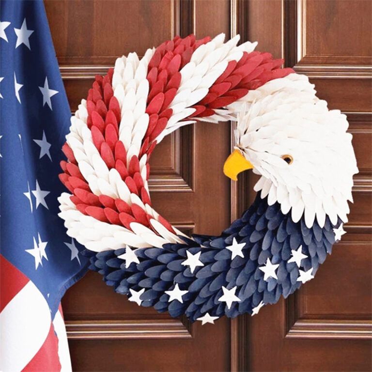 Festive American Eagle Wreath - PeekMarket